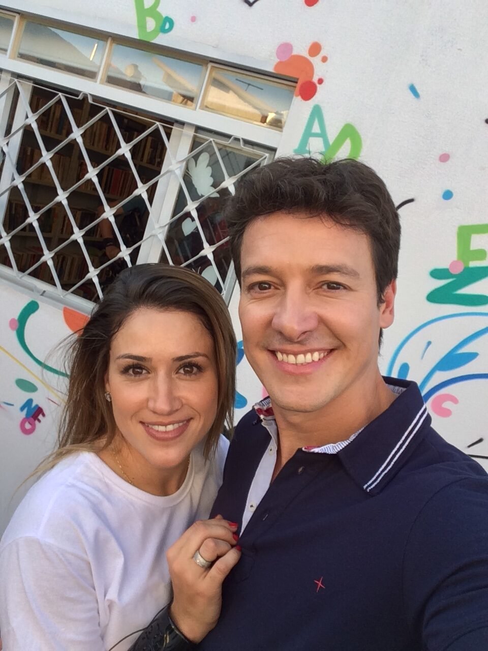 Mayra Lopes e Rodrigo Faro em registro de bastidores